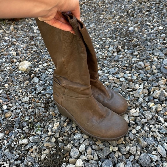 KEEN Akita Mid Calf Boots Wedge Heel Taupe Brown Soft Leather Size 8 Women’s - Picture 4 of 10